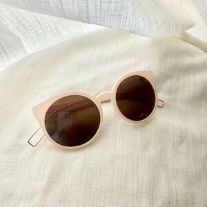 Women's Pink Cat-Eye Sunglasses - Fashion Statement Shades